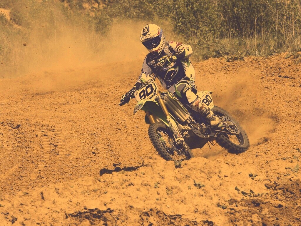 На мототреке обои