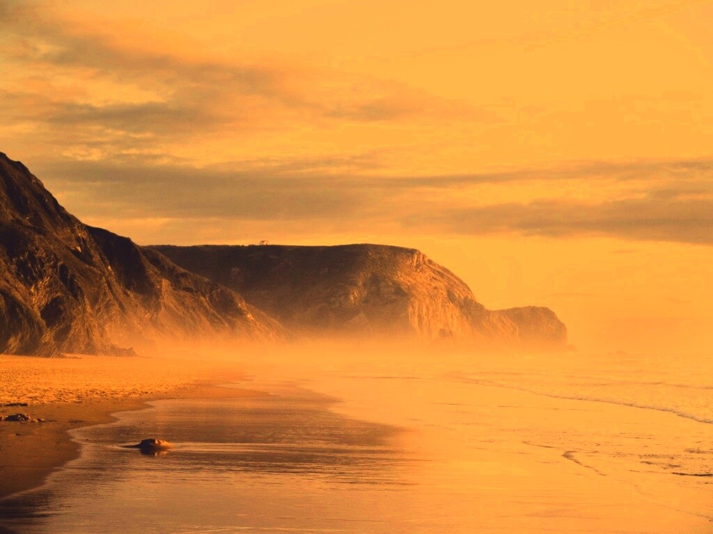 Горы уходящие в море обои