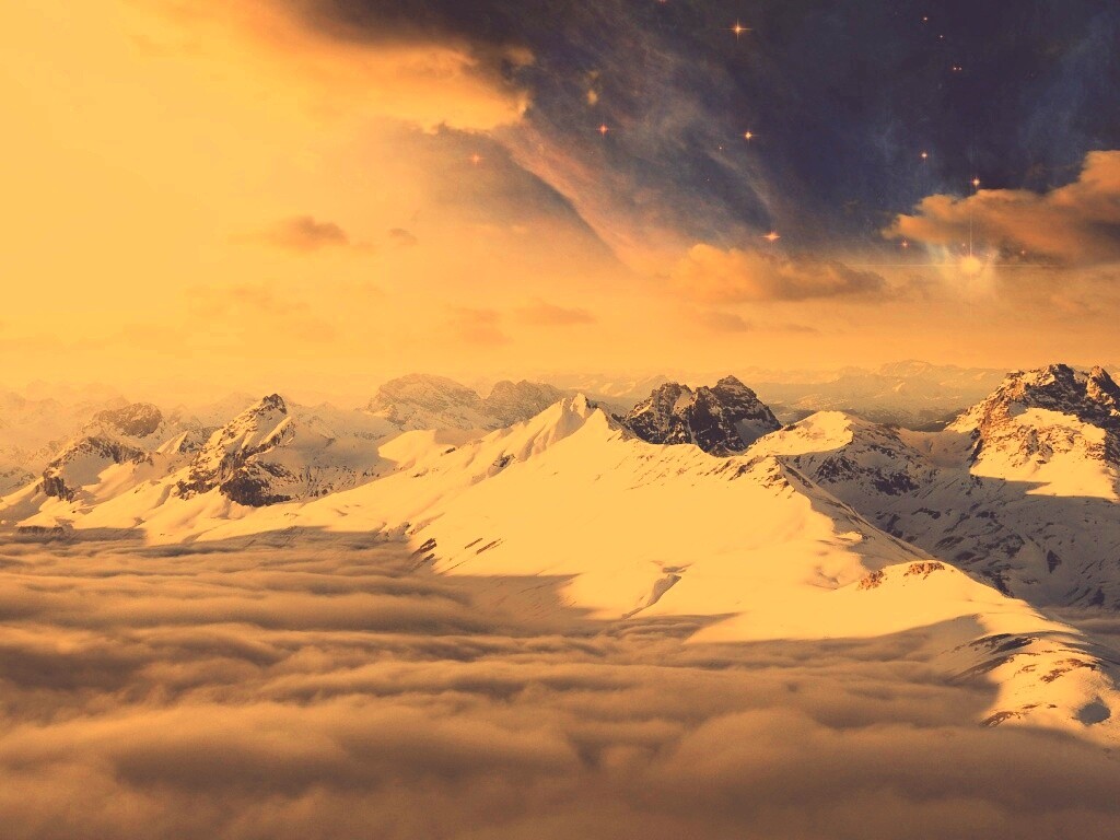 Горный хребет над облаками обои