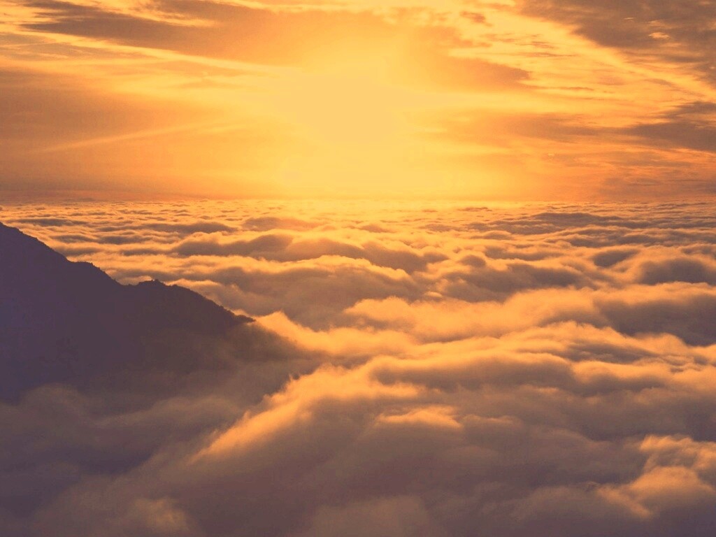 Горы выше облаков обои