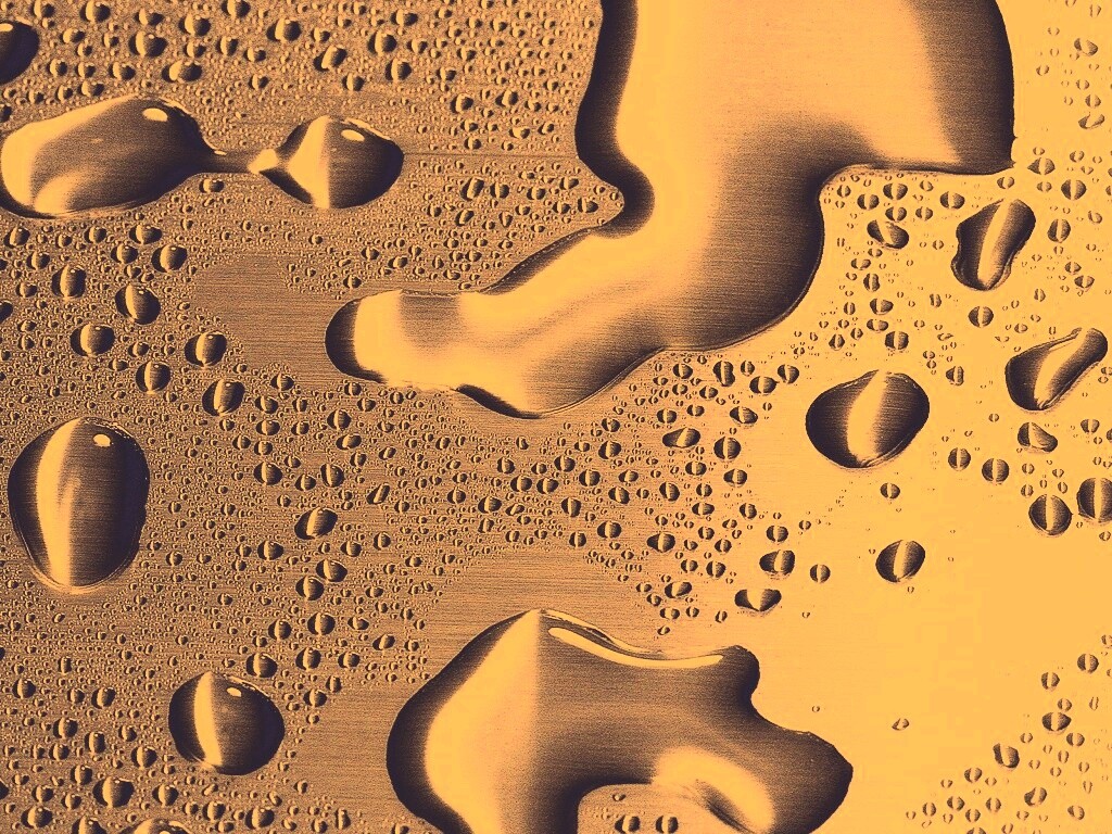 Вода на металлической поверхности обои