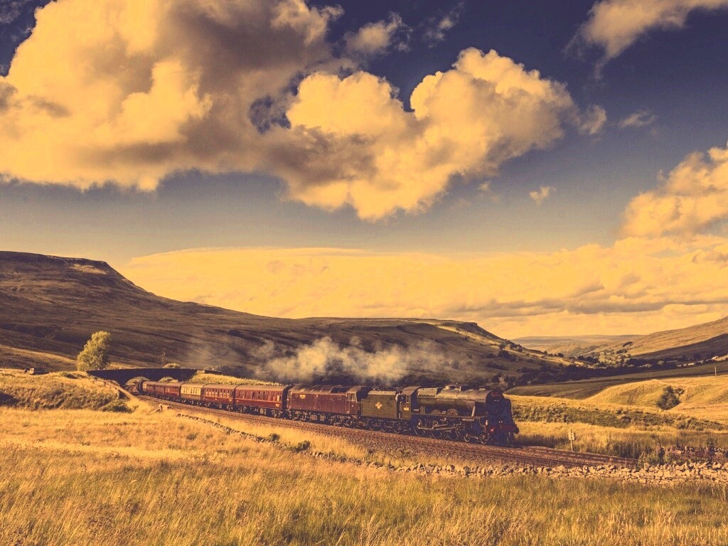 Поезд в долине обои