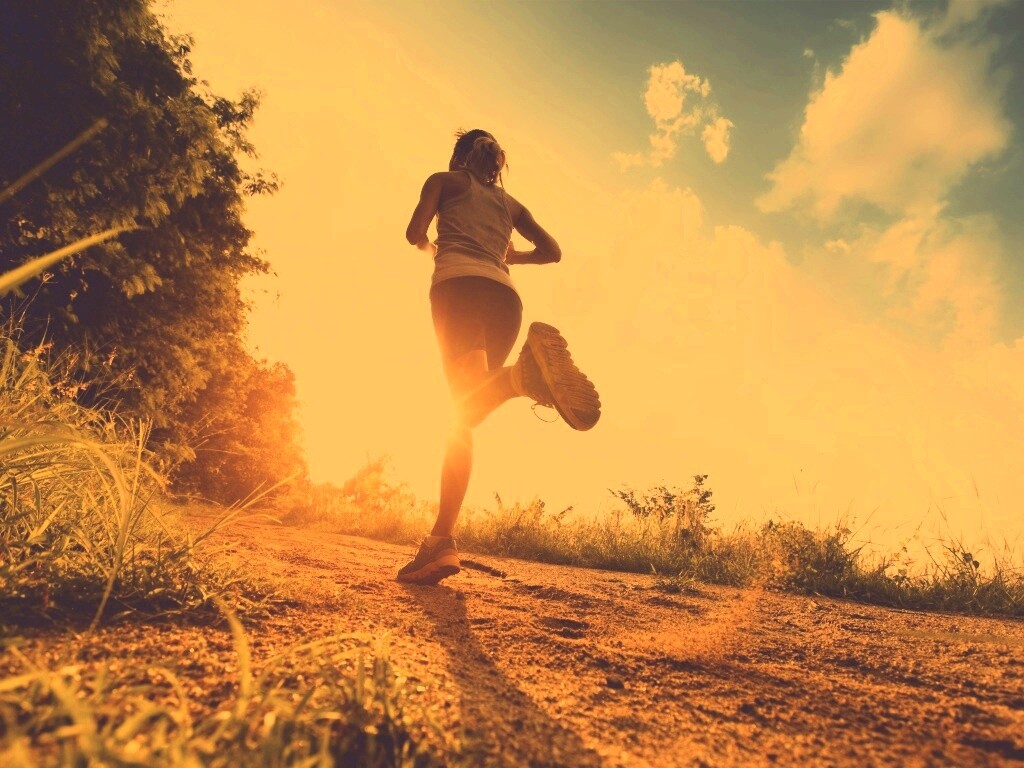Девушка на пробежке обои