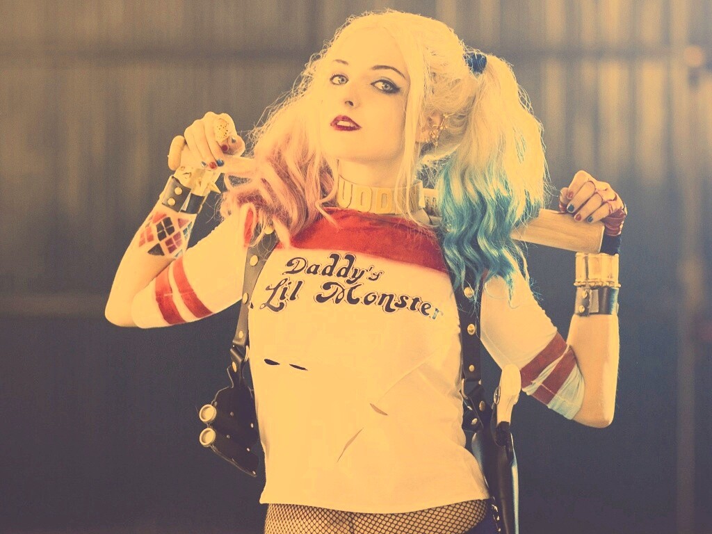 Daddy's lil monster обои