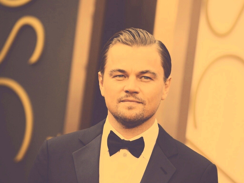 Леонардо Дикаприо в костюме обои