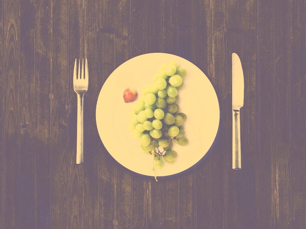 Виноград с клубникой обои