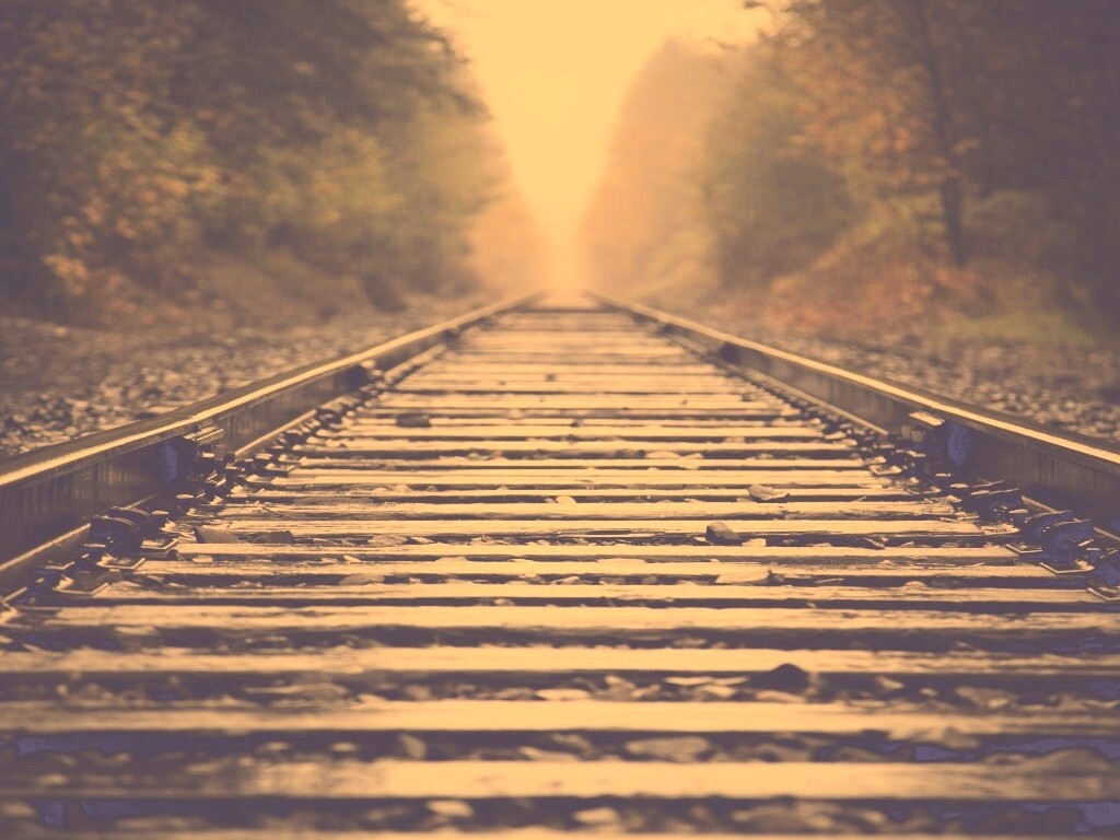 Железная дорога после дождя обои