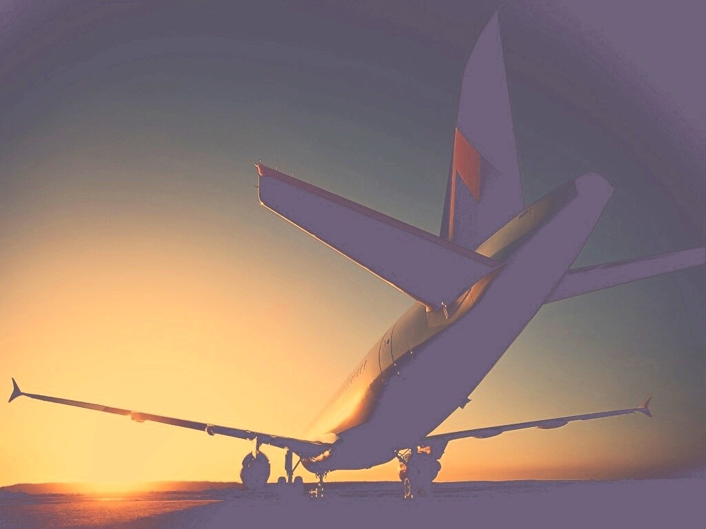 Самолет на закате обои
