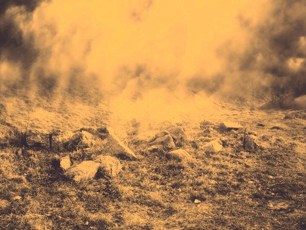 Камни под туманом обои