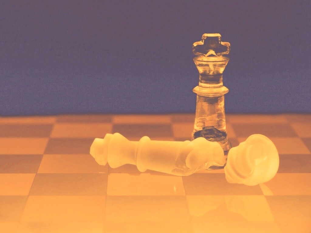 Две шахматных фигуры обои