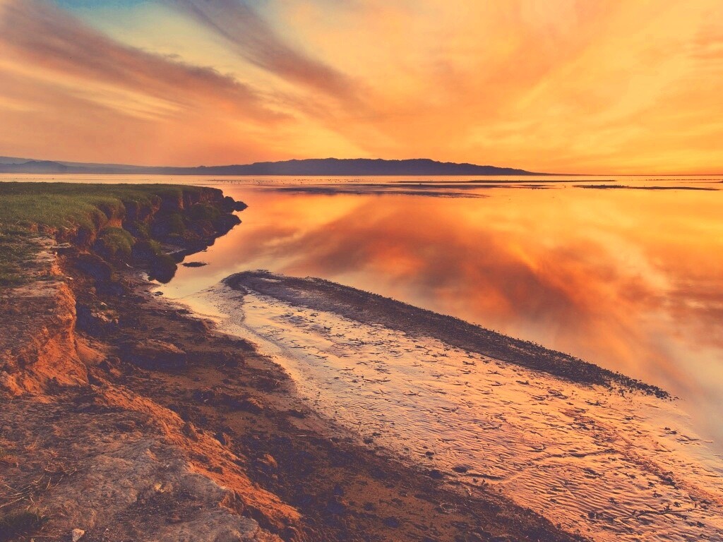 Озеро на закате обои