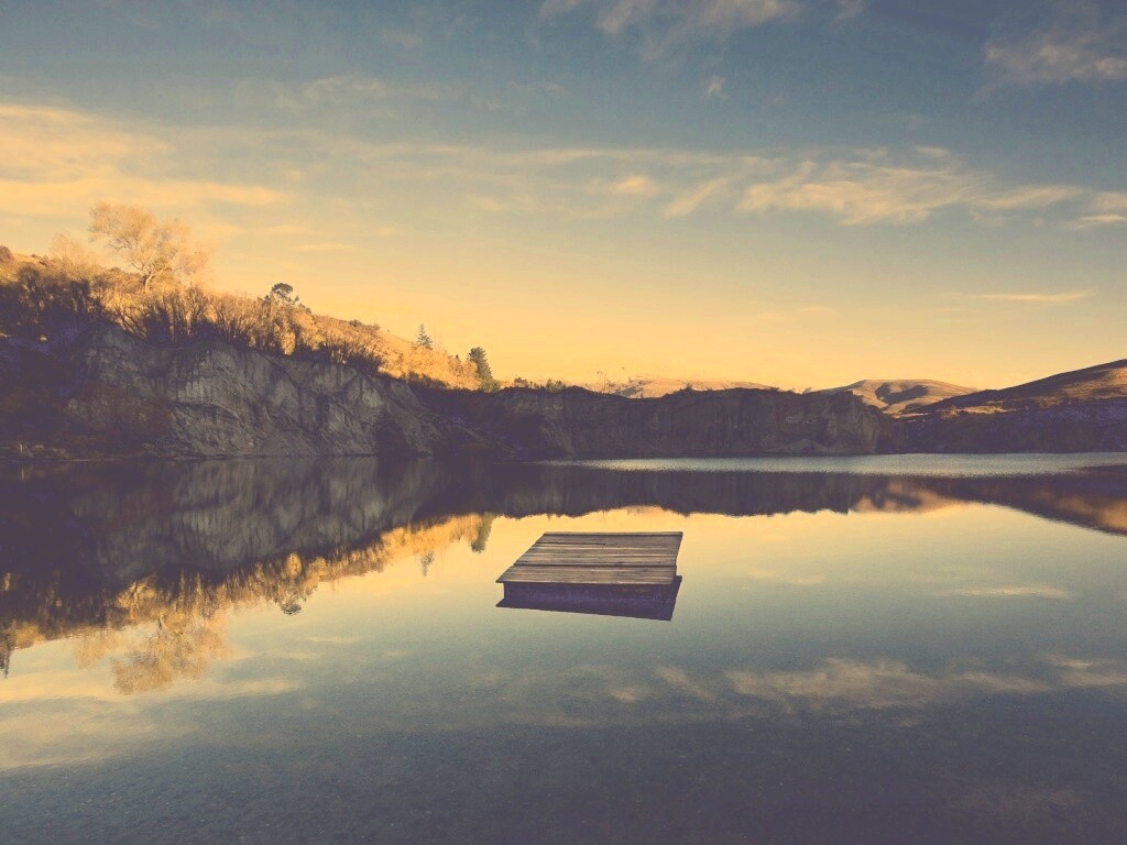 Уединенное озеро обои