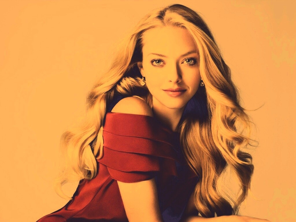 Красавица Аманда Сэйфрид обои