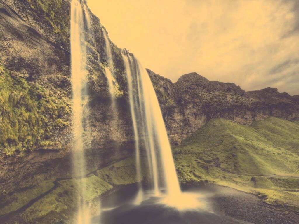 Нарисованный водопад обои