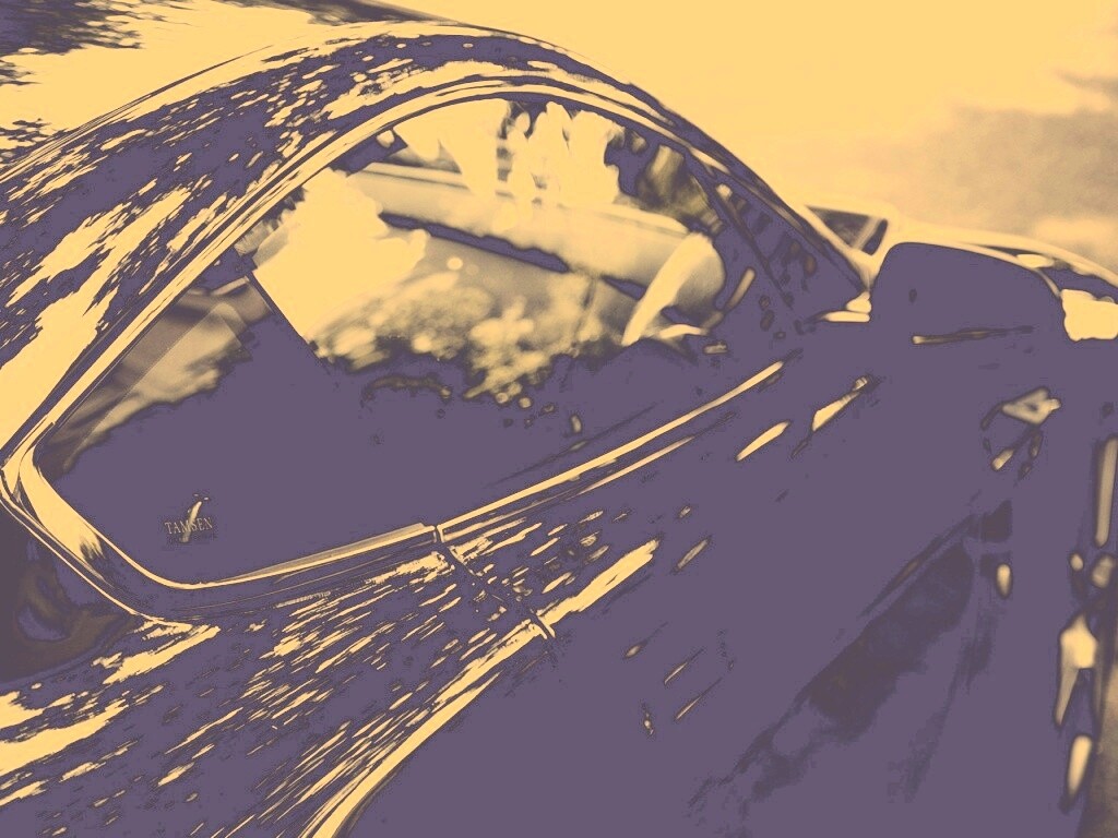 Астон-мартин боковое стекло обои