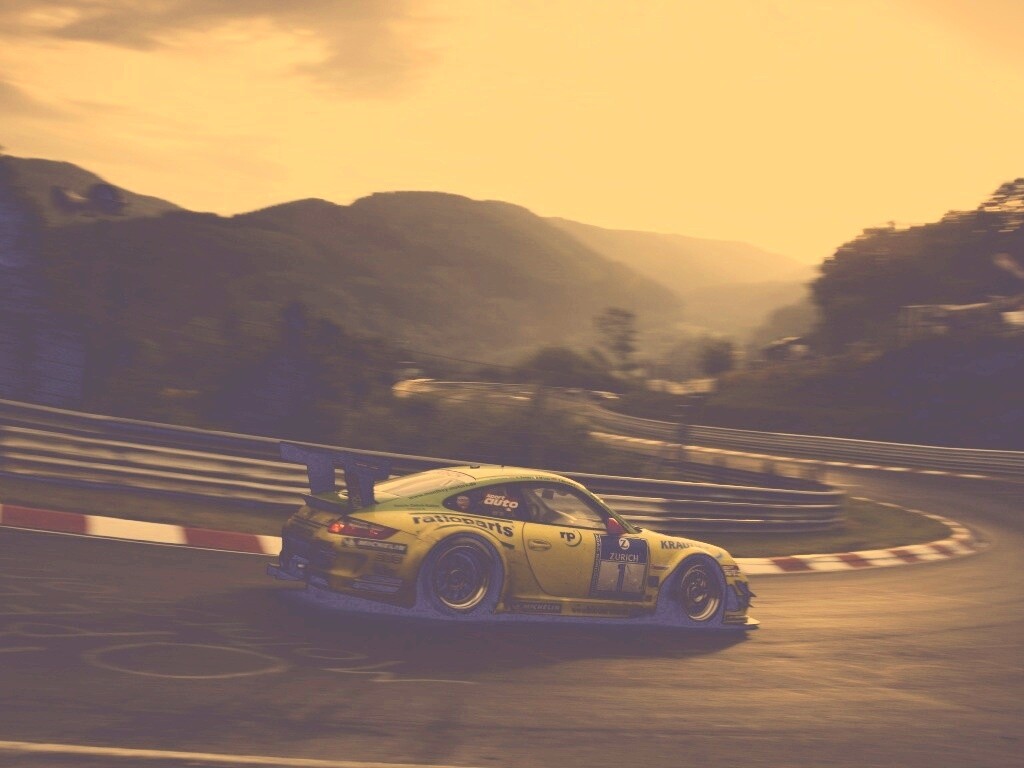 Гоночная трасса в горах и Порше обои