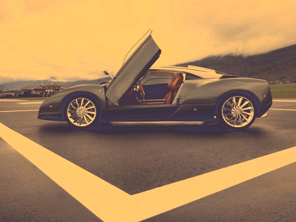 Spyker C12 на аэродроме обои