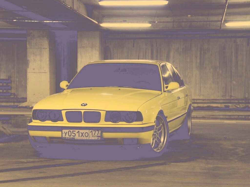 BMW M5 на стоянке обои