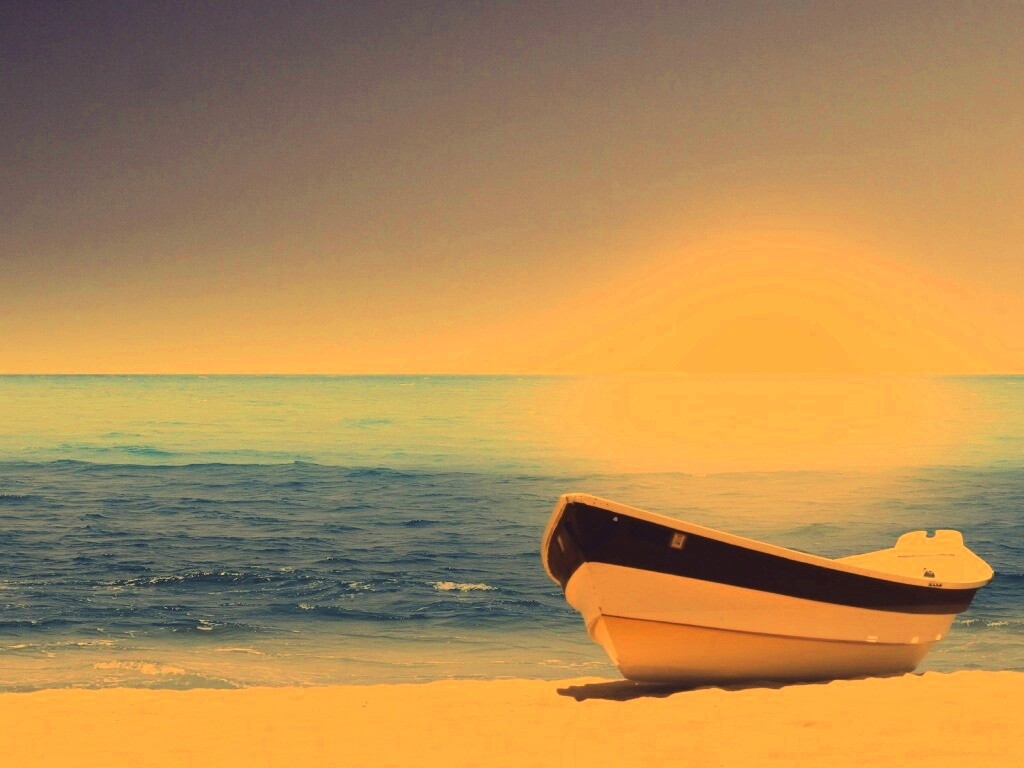 Лодка на пляже обои
