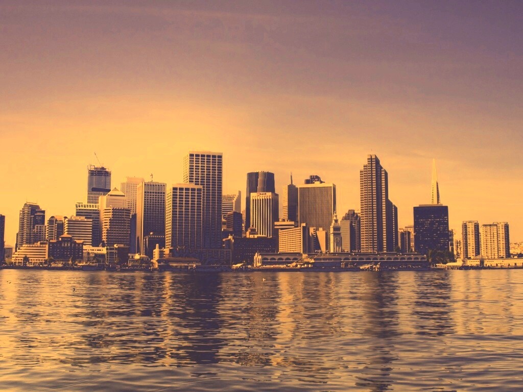 Небоскребы на береговой линии обои