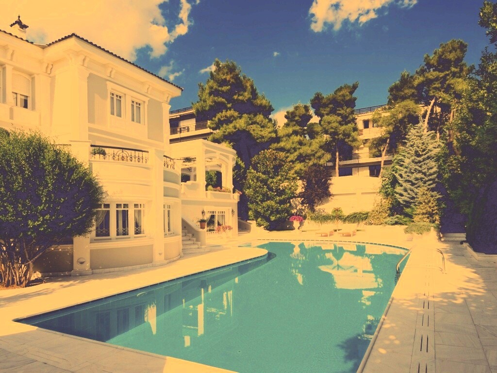 Особняк с бассейном обои