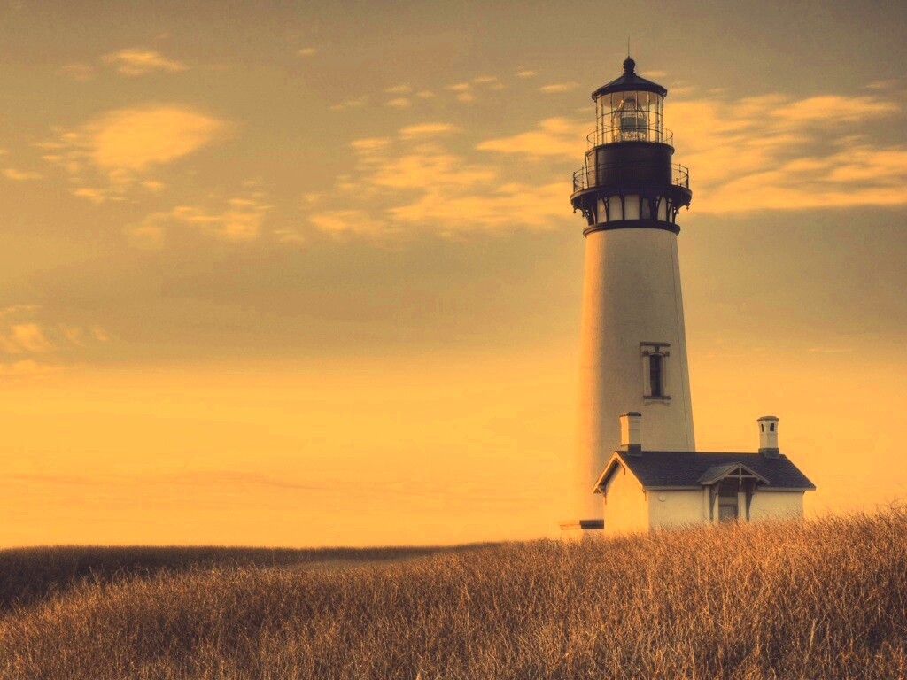 Маяк в поле обои