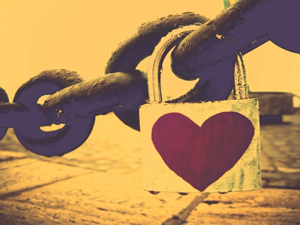 Замочек для влюбленных обои