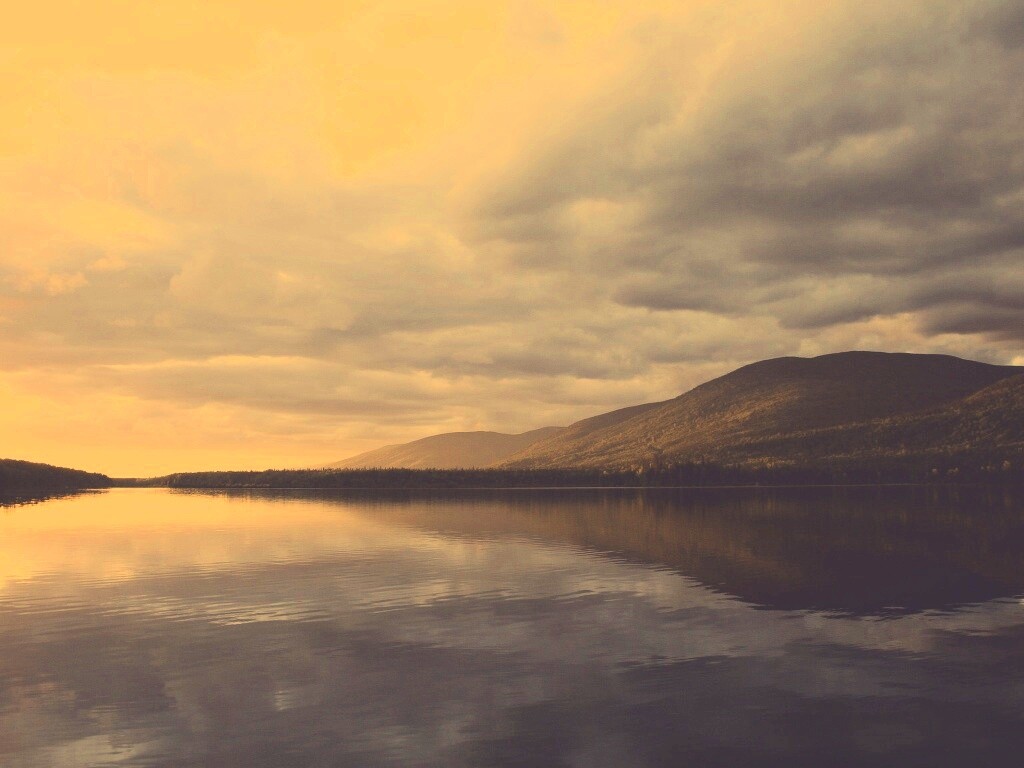 Вид на озеро обои