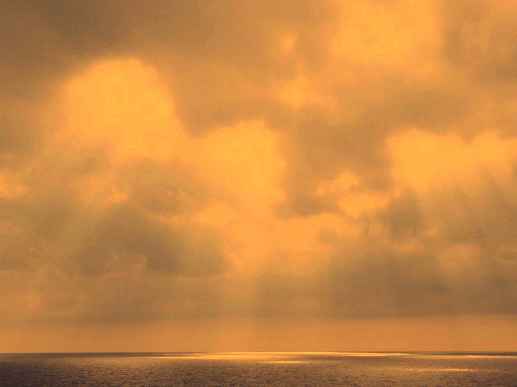 Свет на воде обои