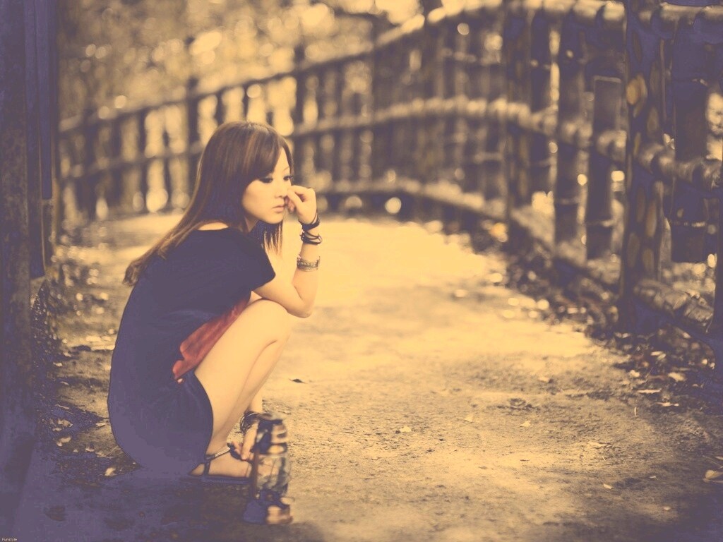 Грустная японская девушка обои