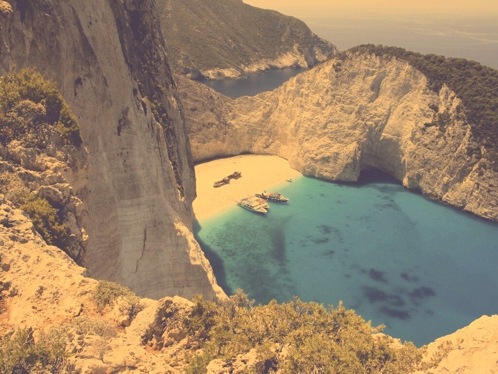 Яхты в бухте обои