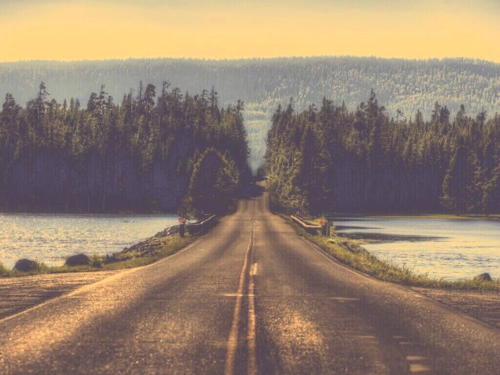 Дорога через озеро обои