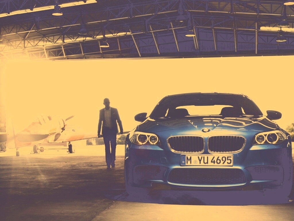 BMW F10 в ангаре обои