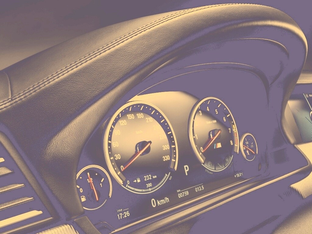 Приборная панель BMW F10 обои