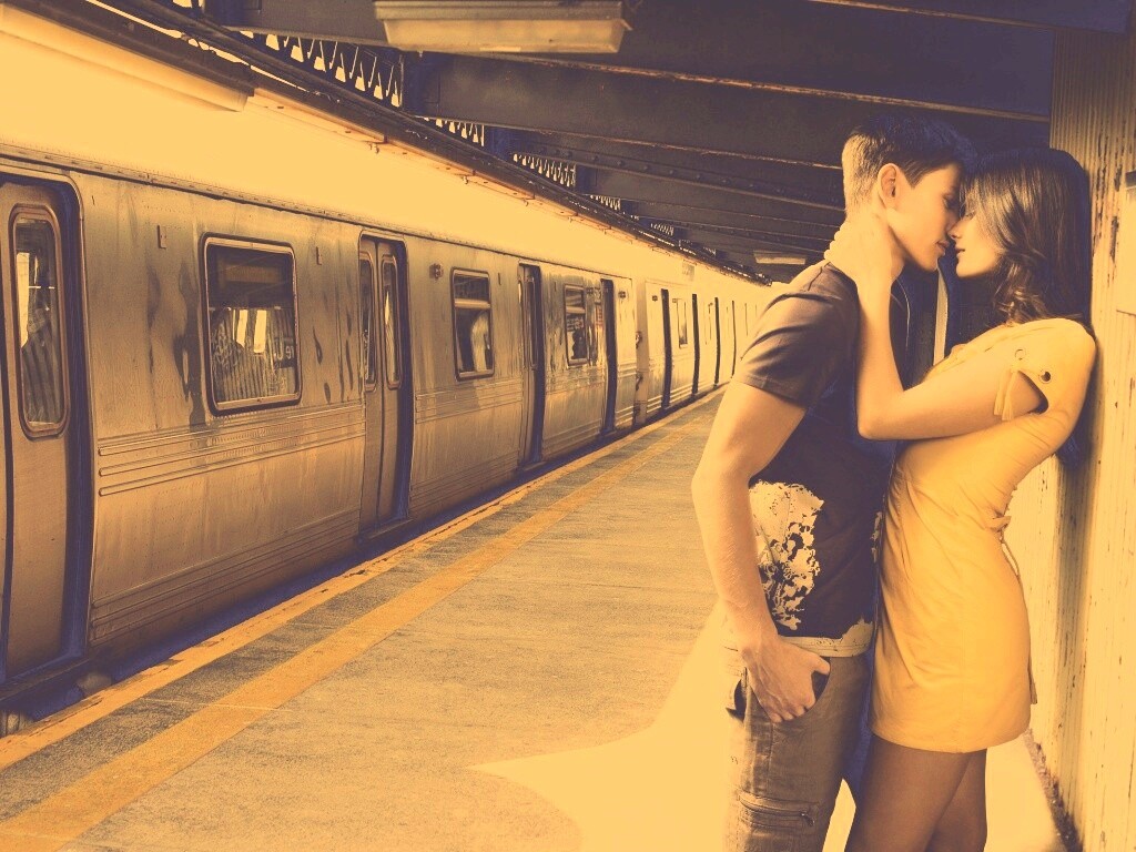 Прощание на станции метро обои