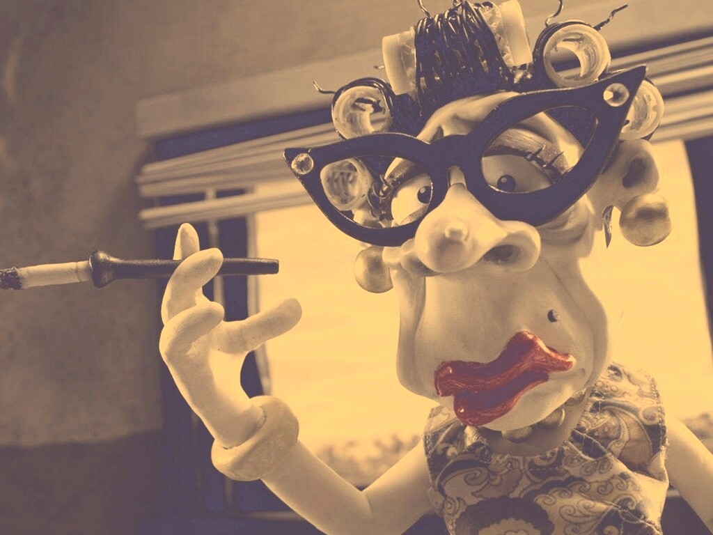 Курящая старушка обои