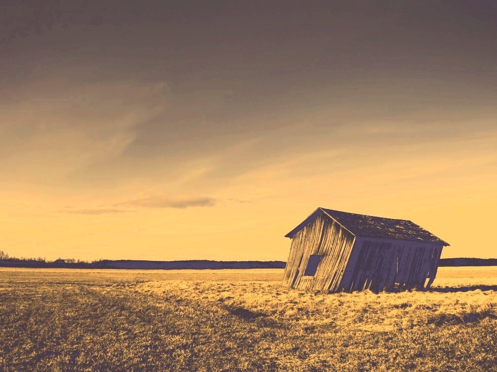 Покосившийся сарай обои