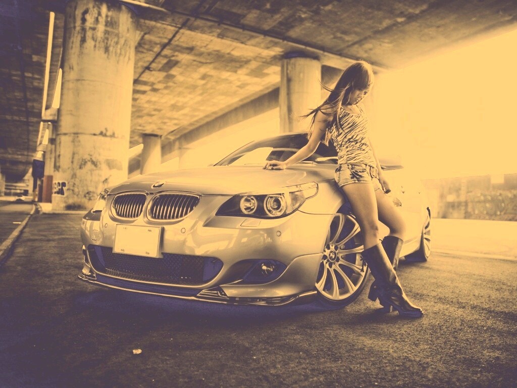 Девушка у BMW обои