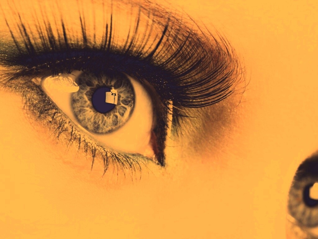 Глаза цвета стали обои