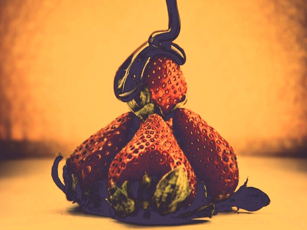 Аппетитная клубничка с шоколадом обои