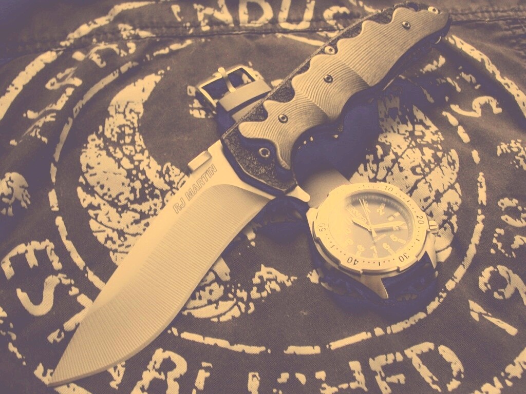 Солдатские часы и нож обои