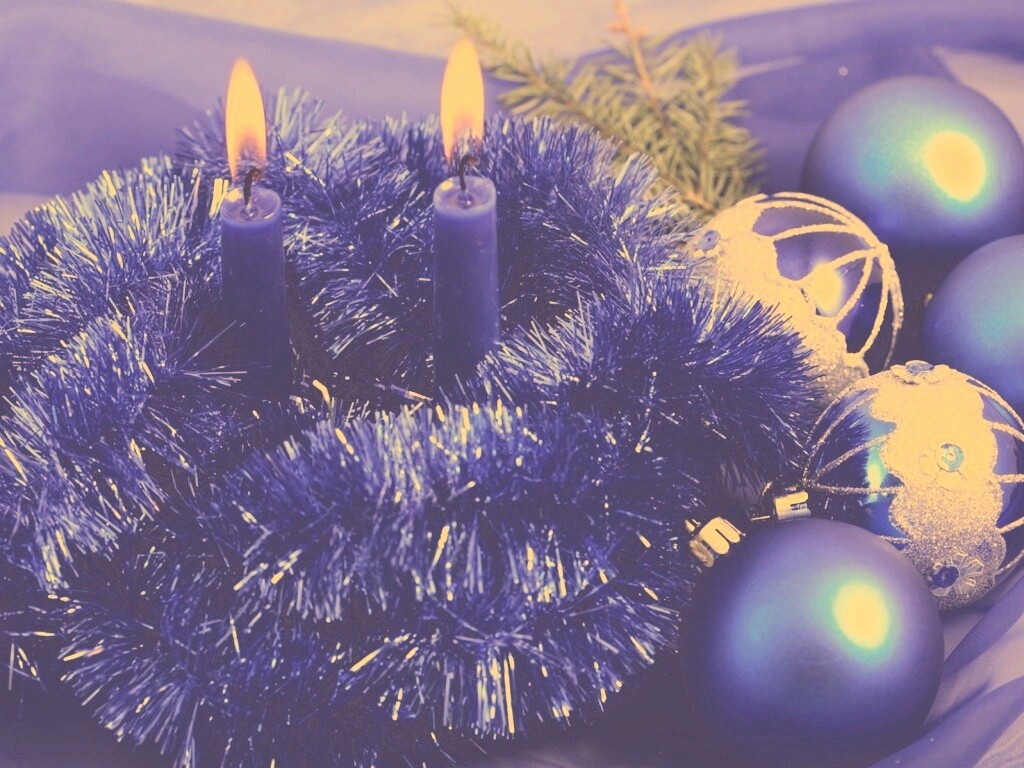 Свечки и новогодняя мишура обои