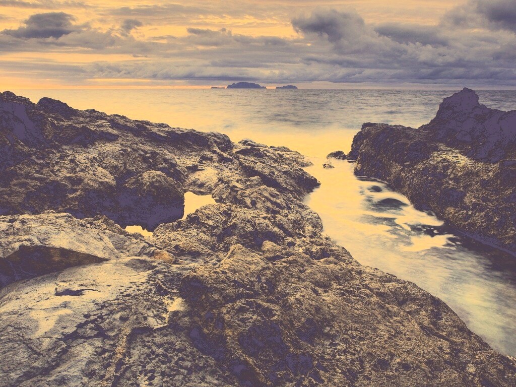 Река впадающая в море обои