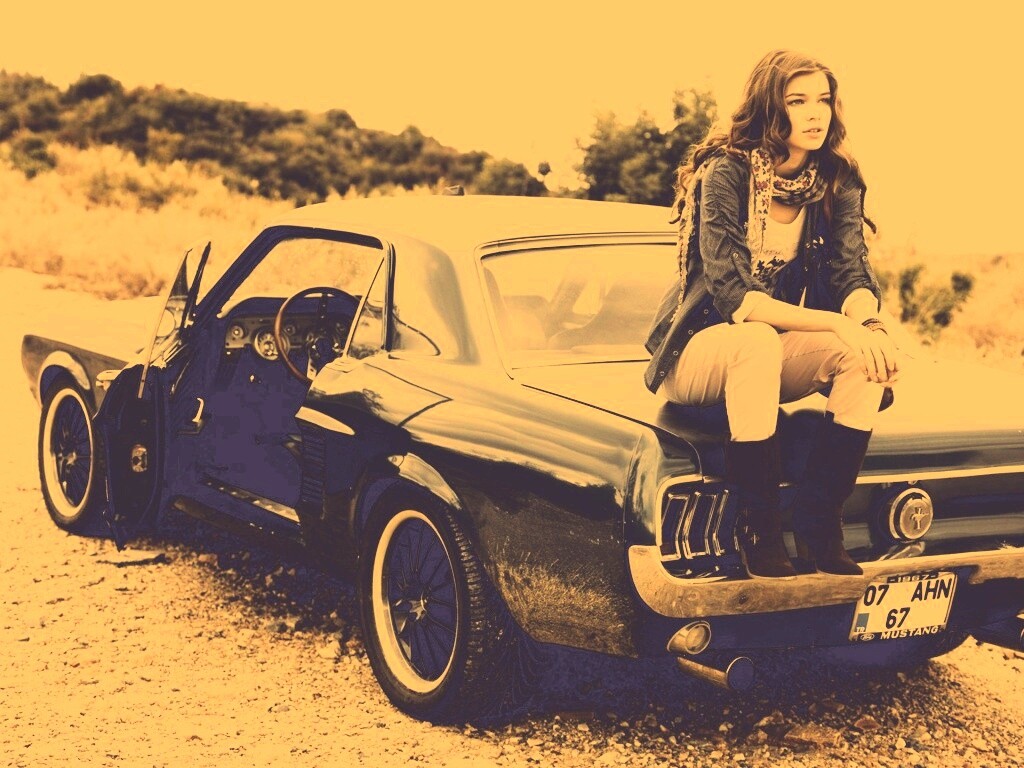 Девушка на мустанге обои