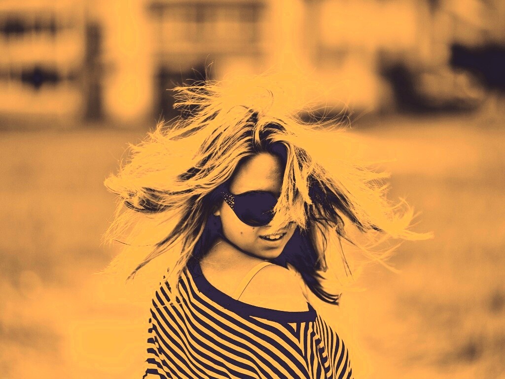 Девушка в тельняшке обои