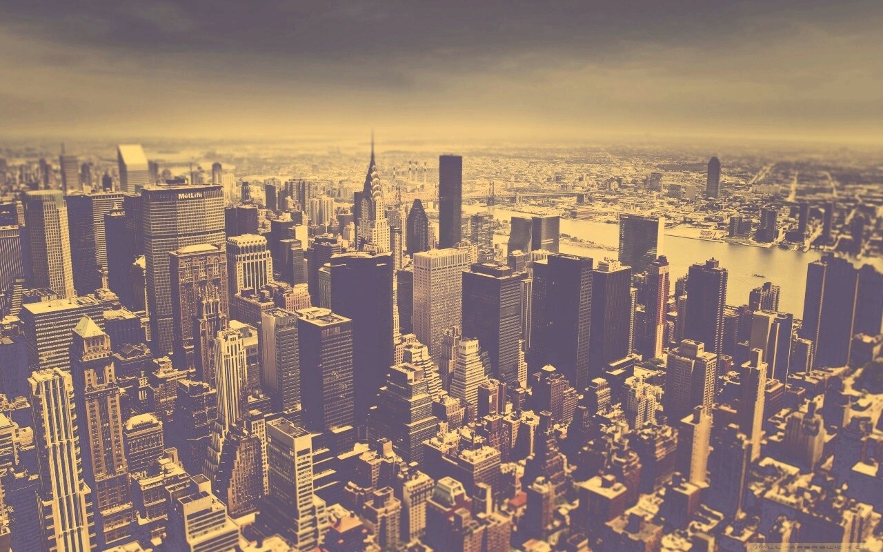 Темное небо над городом обои