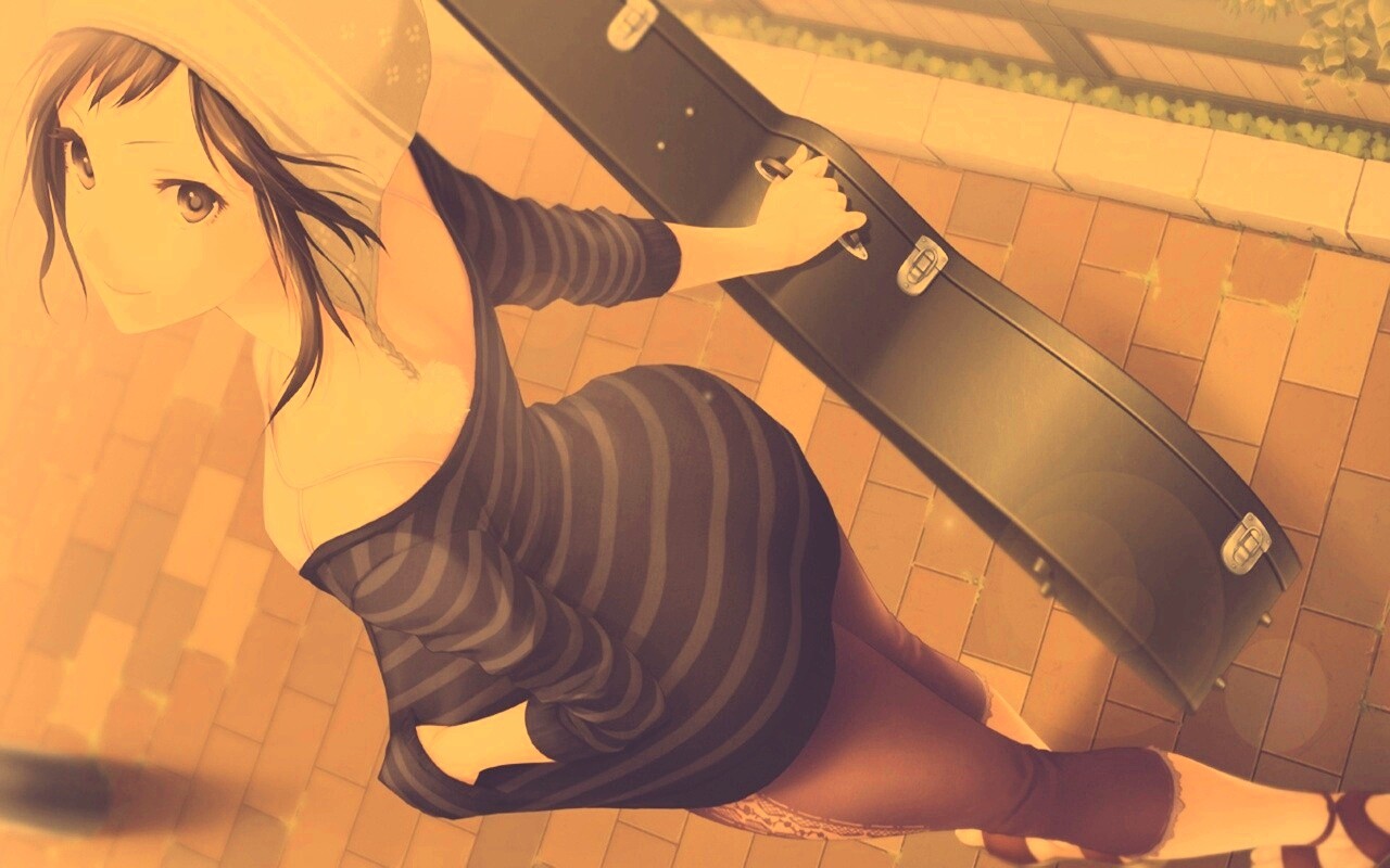 Девушка с гитарным чехлом обои