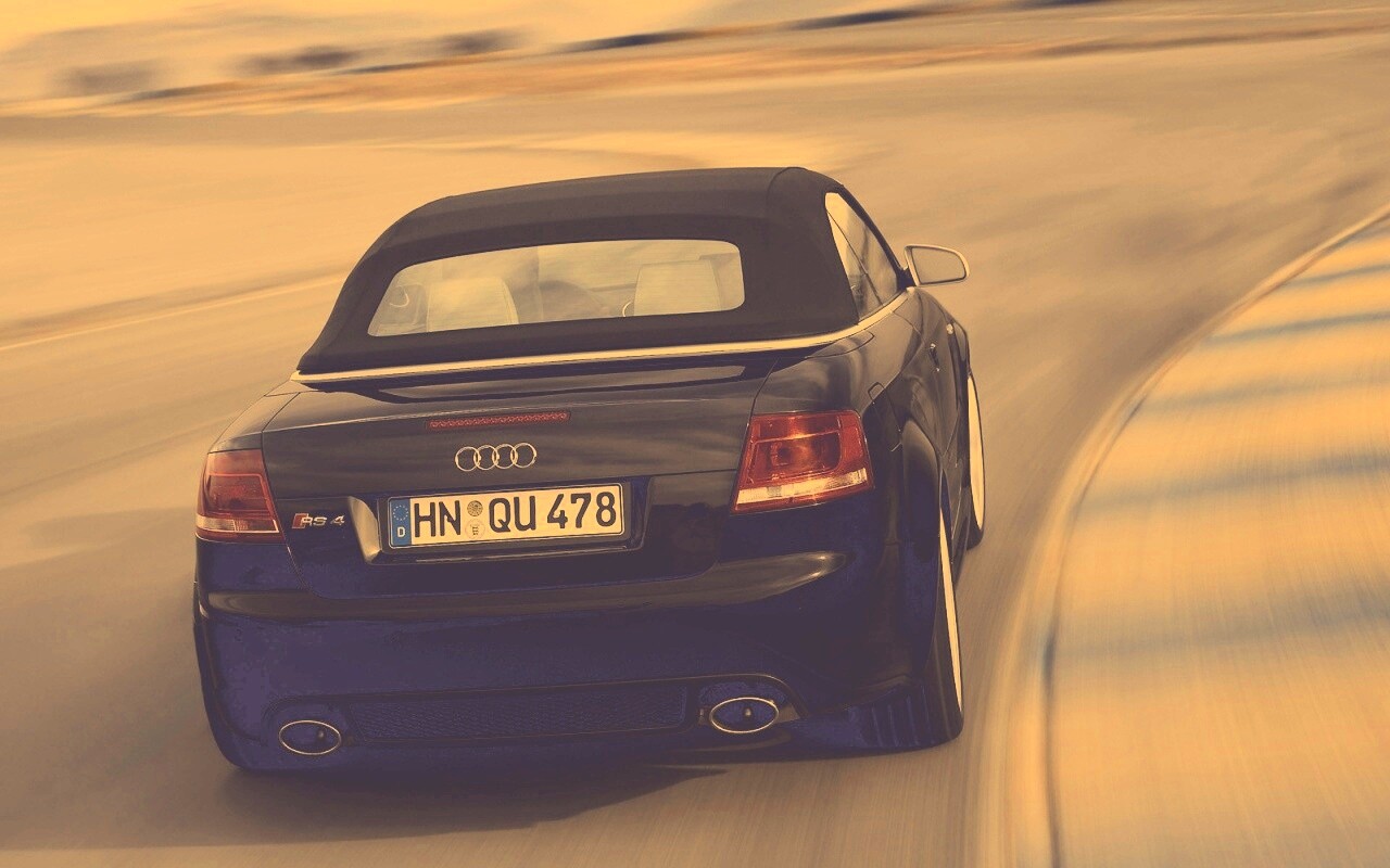 Audi RS 4 с тряпичной крышей обои