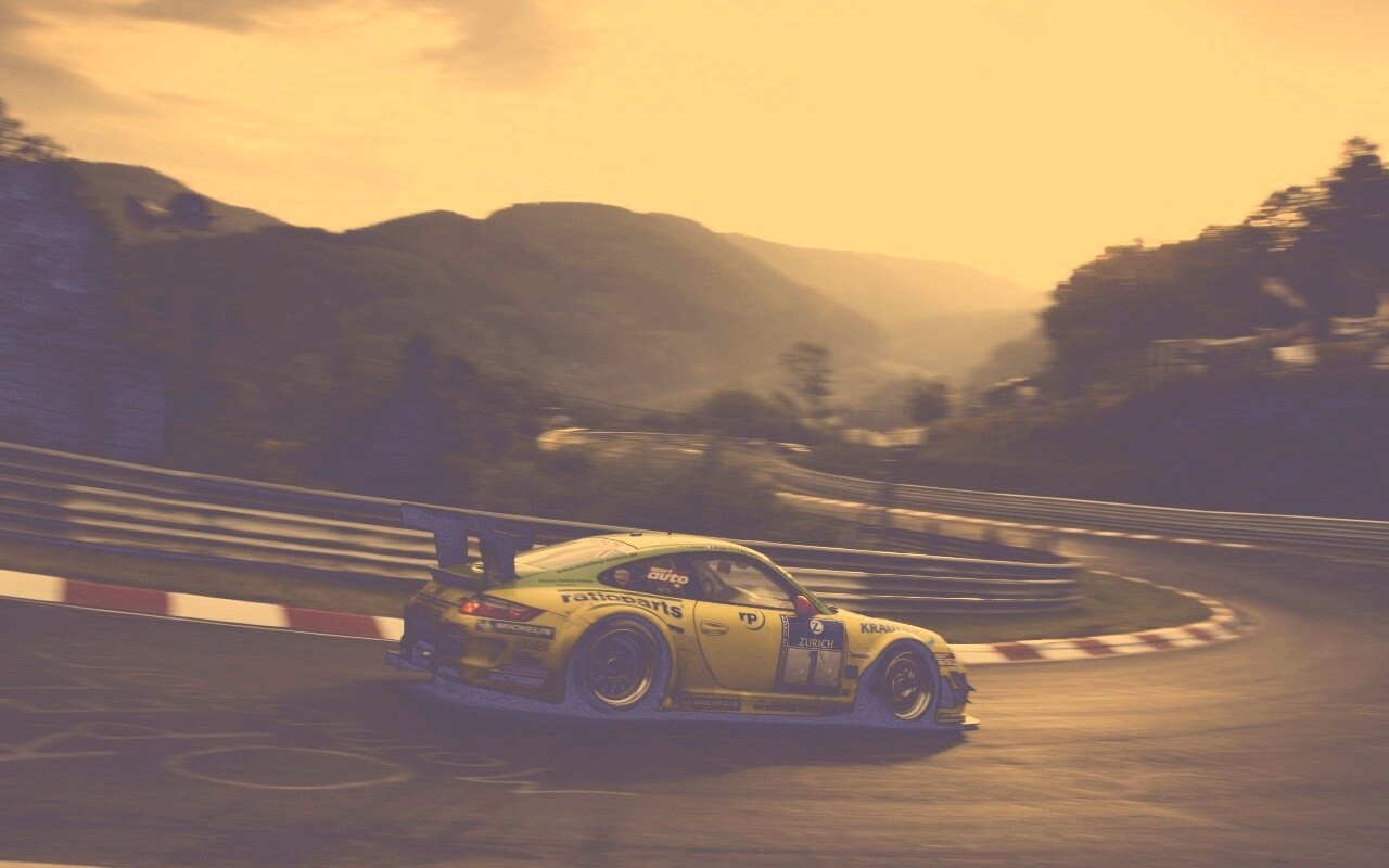 Гоночный Порше на треке обои