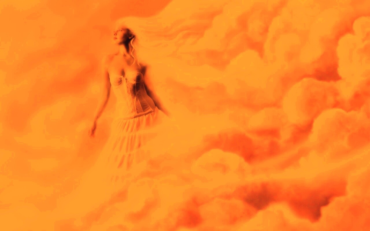 Девушка на облаках обои